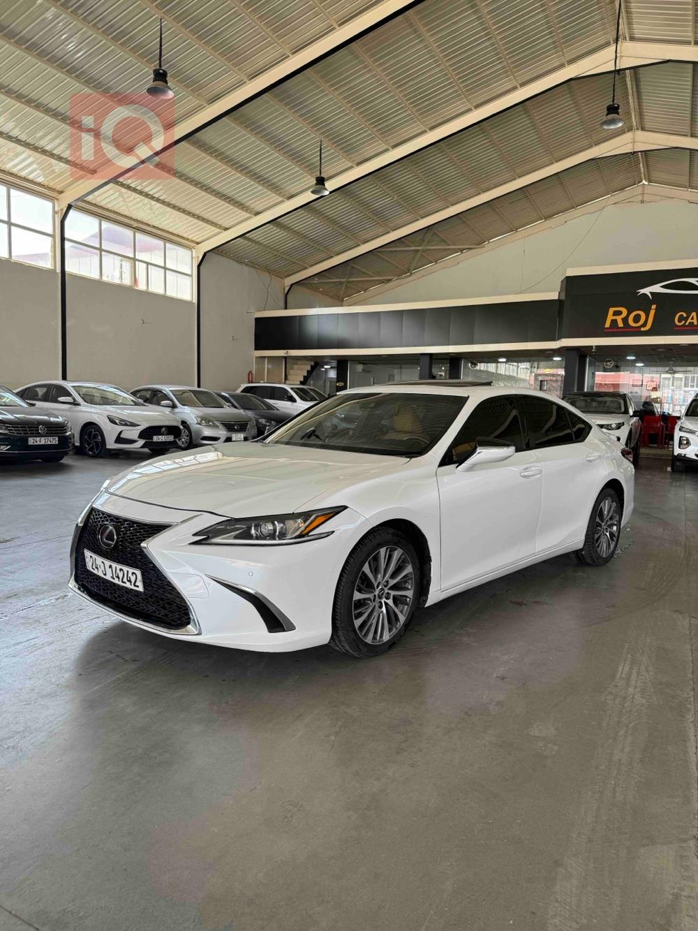Lexus ES